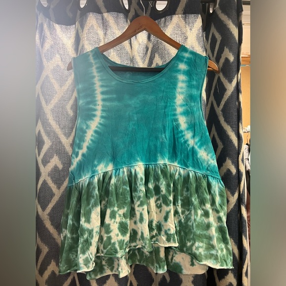 We The Free Blue and Green TieDye Peplum Tank Size medium fits like a large - Picture 1 of 4